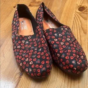 Bob’s for dogs Skechers Black and Red bone and hearts 