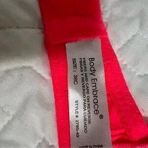 BODY EMBRACE: Pink Lace Trimmed Underwire T-Shirt Bra Size 38C