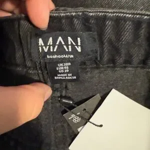 Boohoo Man Super Baggy Rigid Jeans Washed Black 30