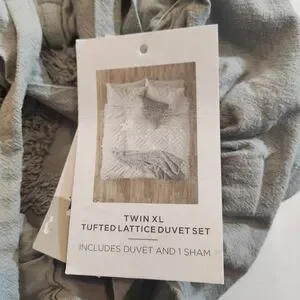 BP Twin XLTufted Lattice Duvet Set