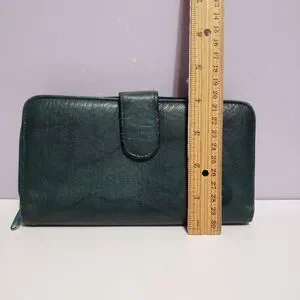 Buxton Genuine Leather Green Women's Zip Around Wallet 7"×4"