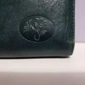 Buxton Genuine Leather Green Women's Zip Around Wallet 7"×4"