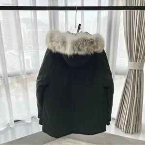 Canada Goose Men's Coat Very Comfortable To Wear