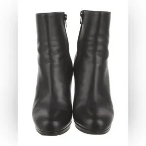 ❤️Christian Louboutin Leather Ankle Boots❤️