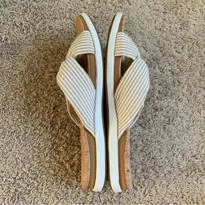 Clarks Sandals Cloudsteppers Strappy Slides Cream Tan Striped Womens Size 9 Shoe