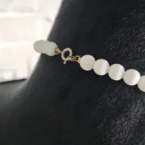 Classic White Beaded Necklace – Elegant & Timeless Design