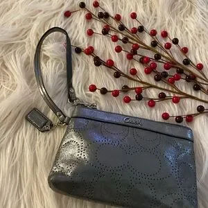 COACH shine wristlet