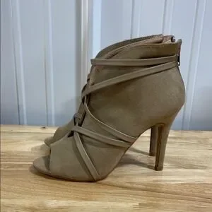 COPY - Journee Collection Elegant Tan Women's Heels Size 6 Wide