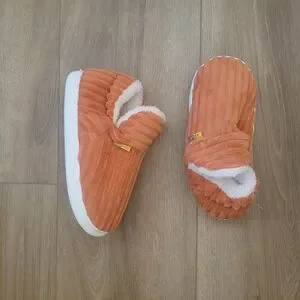 Cozy‎ Orange Slippers