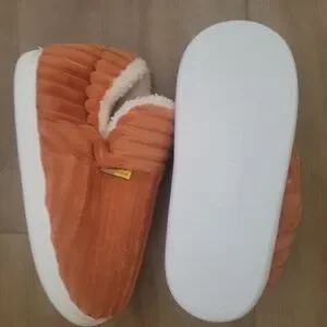Cozy‎ Orange Slippers