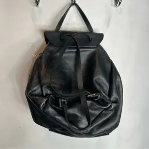 Crabtree leather Medium Backpack Drawstring Closure