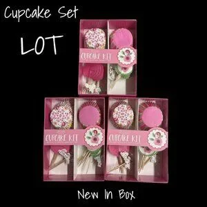 Cupcake Kit Roobee by Mara-Mi Cupcake Liners 72 Pink Green Flowers New In Box