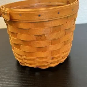 Cute LONGABERGER Baskett Handwoven In Dresden Ohio USA Signed SWZ 2000