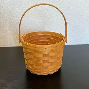 Cute LONGABERGER Baskett Handwoven in Dresden Ohio USA Signed SWZ 2000