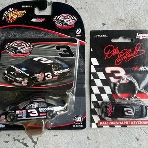 Dale Earnhardt #3 Winners Circle Action Goodwrench Car 1:64 Series 2 & Key Chain