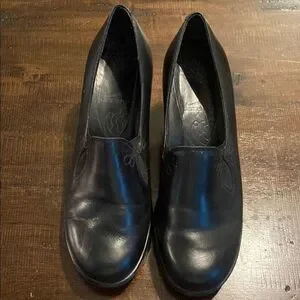 Dansko Black Leather heels Versatile Comfort