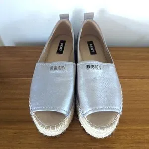 DKNY Leather Coastal Minimalist Preppy Neutral Chic Capsule Espadrille 6 ½