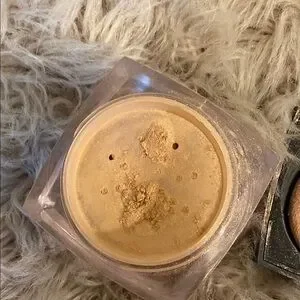 E.l.f. Body Glow Compact