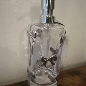 Elegant Silver Bow Soap Dispenser Clear With Silver Bows NWT