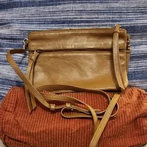 Elegant Tan Leather Crossbody Bag