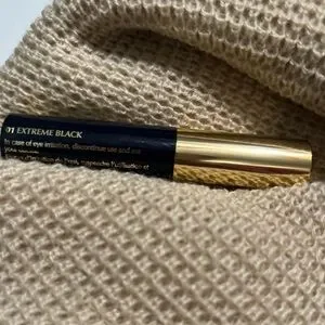 Estée Lauder  Sumptuous Extreme