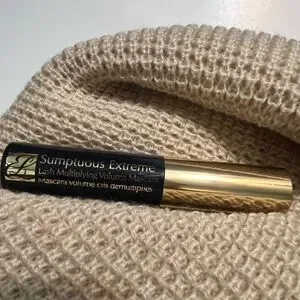 Estée Lauder  Sumptuous Extreme