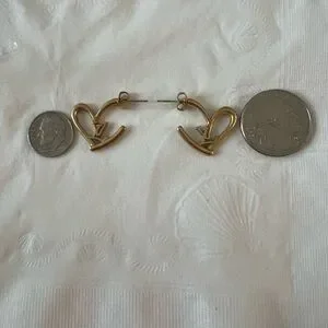 FASHION GOLD TONE PIERCED EARRINGS