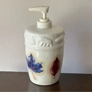 FAVORITE THINGS Leaf And Woodland Animals Soap Dispenser