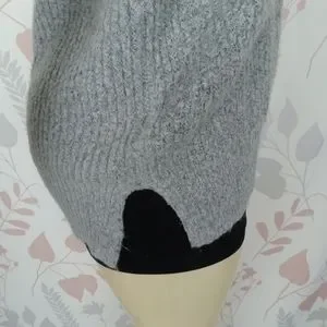 Forever 21 Sleeve V-neck Sweater Size M