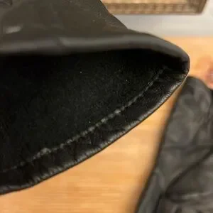 FOWNES Black Leather Gloves Women’s- Size 7 1/2