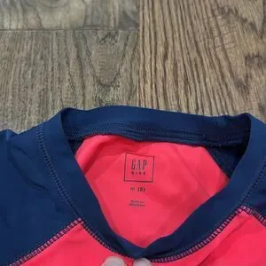 Gap Kids rashguard. Sz 8