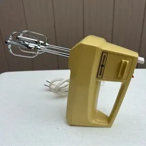 General Electric GE Hand Mixer Vintage Yellow Tested & Works 3 Speed D1 M24