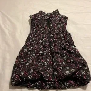 Girl size 10/12 Piper black with white and pink stars sleeveless puffer vest Girl size 10/12 Piper black with white and pink stars sleeveless puffer vest