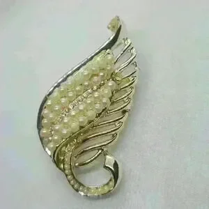 Gold Tone Fuax Pearl Vintage Pin Brooch