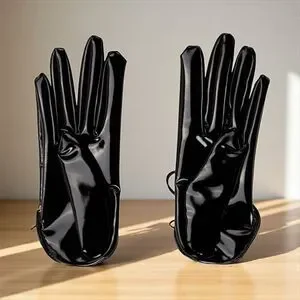 Gucci NWT Glossy Black Patent Leather Gloves