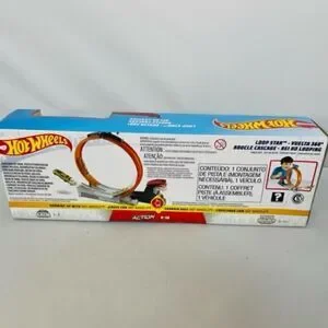 Hot Wheels Action Loop Star Vuelta 360 With Red Diecast Car New in Box