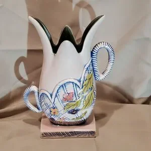 Hull vintage T7 1955 blossom flite vase