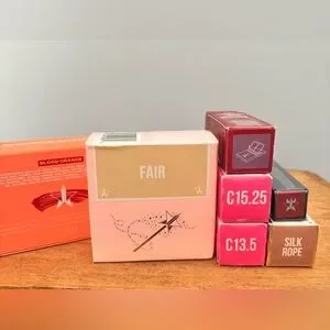 Jeffrey Star Bundle Supreme Gloss & The Gloss & Concealer~ Setting Powder & More