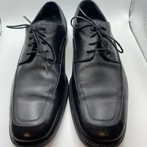Johnston and Murphy Black lace Oxford