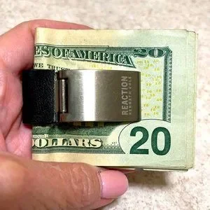 KENNETH COLE REACTION BLACK LEATHER & SILVER TONE LOGO MONEY CLIP