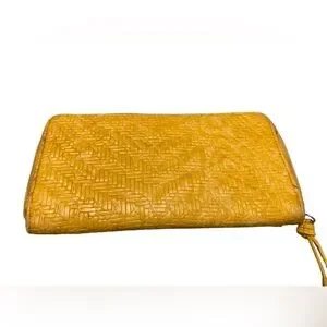 Kenneth Cole Reaction Mustard Textured Wallet