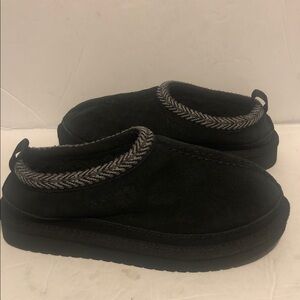 Koolaburra By UGG® Kids Burnee Black Suede Slippers with Gray Trim Unisex
