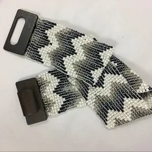 Large Seas Bead Stretch belt with wooden buckle