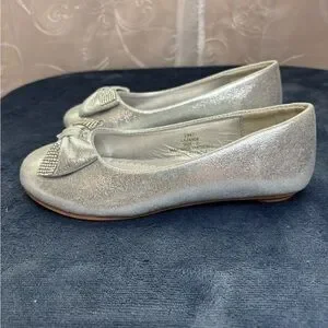 Laura Ashley Girls Silver Slip On Flats Size 2