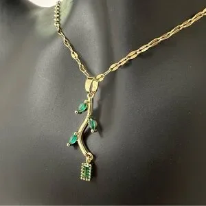 Leaf Pendant Gold Necklace