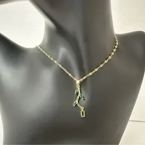 Leaf Pendant Gold Necklace