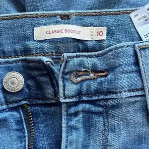 Levi’s Bootcut Jeans