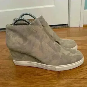 Linea Paolo Felicia Camo Wedge Bootie Sneakers Womens Size 9