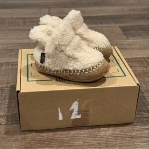 LL Bean Toddler Sherpa Fleece Suede Cozy Slipper Booties Beige Size 3/4 EUC