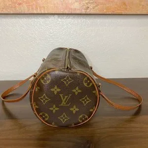 LOUIS VUITTON Monogram Bag. Papillon 26